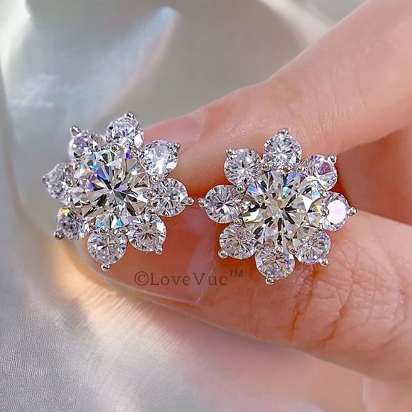 Certified Diamond Elegant Flower Stud Earrings VVS1 GRA